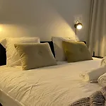 Huswell - Modern One Bedroom Apartment With Lateral Sea View