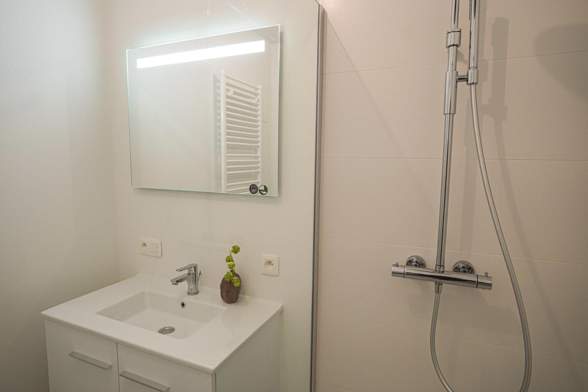 Huswell - Modern One Bedroom With Lateral Sea View